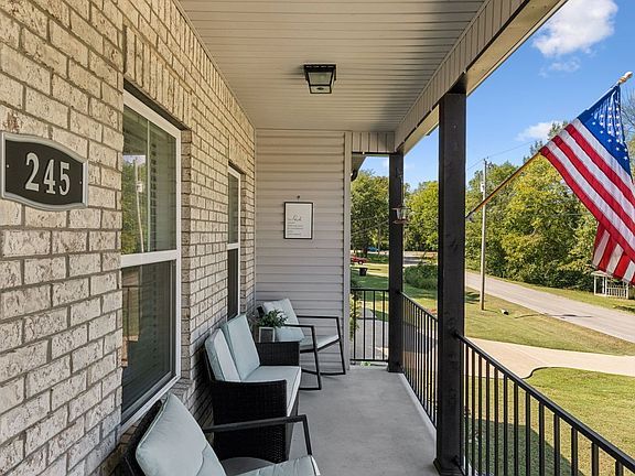 5th image of 245 Valley Dr