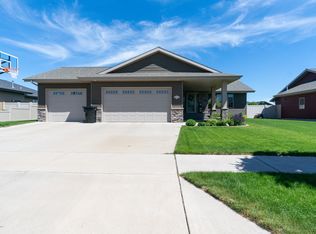 2380 7th St W, Dickinson, ND 58601