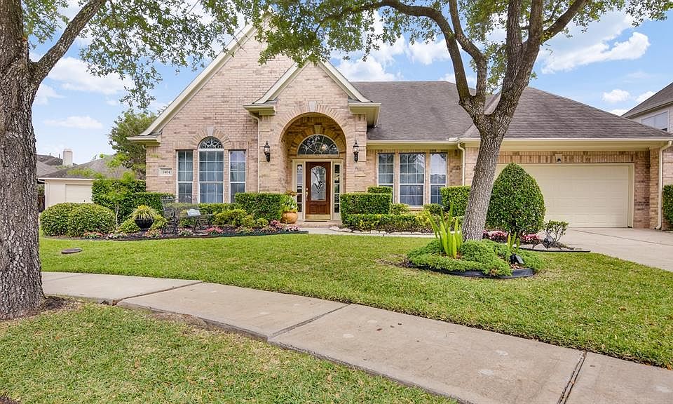Rare 1 Story in a cul-de-sac, 4 bedrooms, 3 full baths, 3 car garage with double wide driveway.