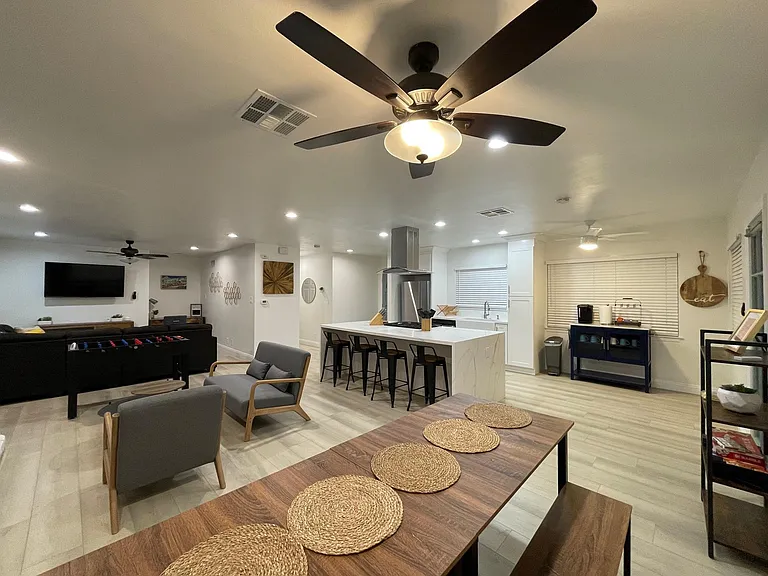 2832 David St — Photo 1