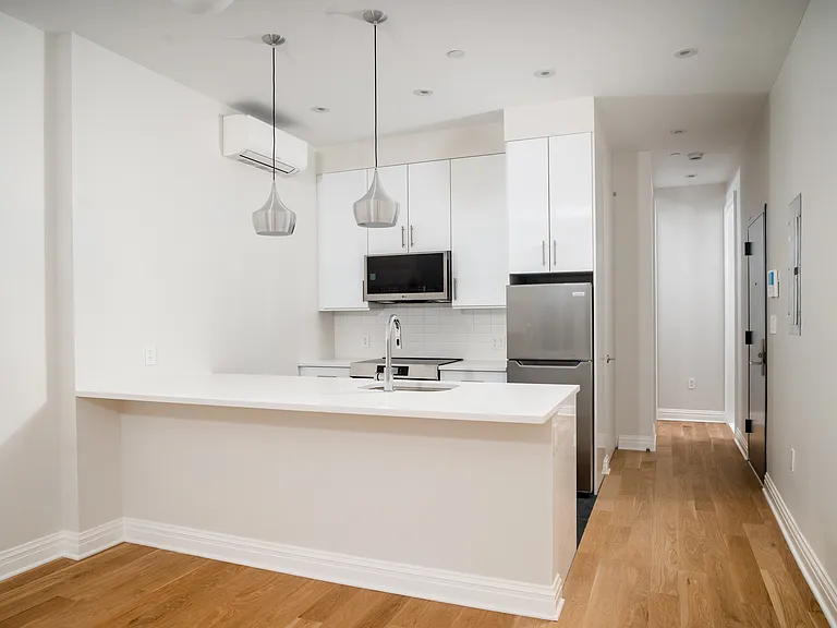 29 Herkimer St #4 — Photo 2