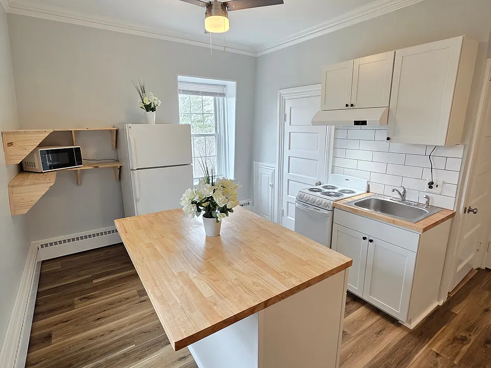  3 Highland St Studio Heatincluded Renovated 1petok! Laundry! Prkg!