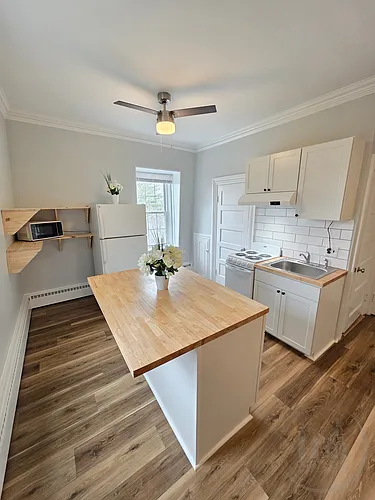  3 Highland St Studio Heatincluded Renovated 1petok! Laundry! Prkg! Photo 1