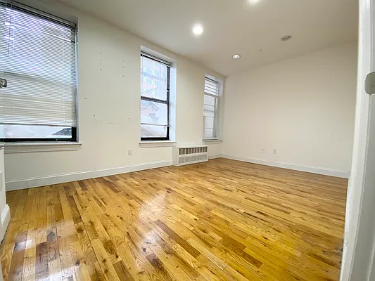 Rented by EastMount Realty LLC | media 6