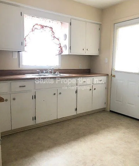 1938 Shade Ave — Photo 5