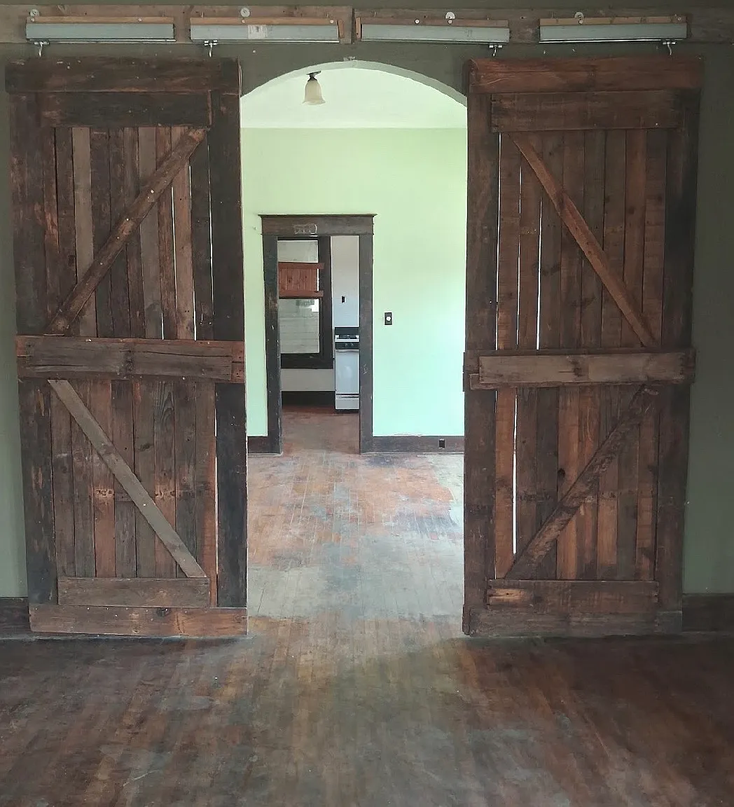 3 bed, 2027 sqft, $1,200 — Photo 2