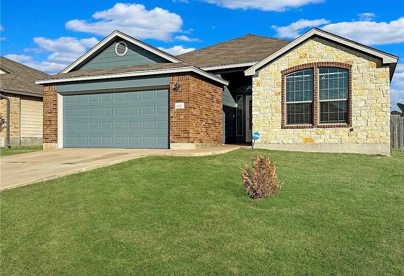 3 bed, 1376 sqft, $1,600 — Photo 1