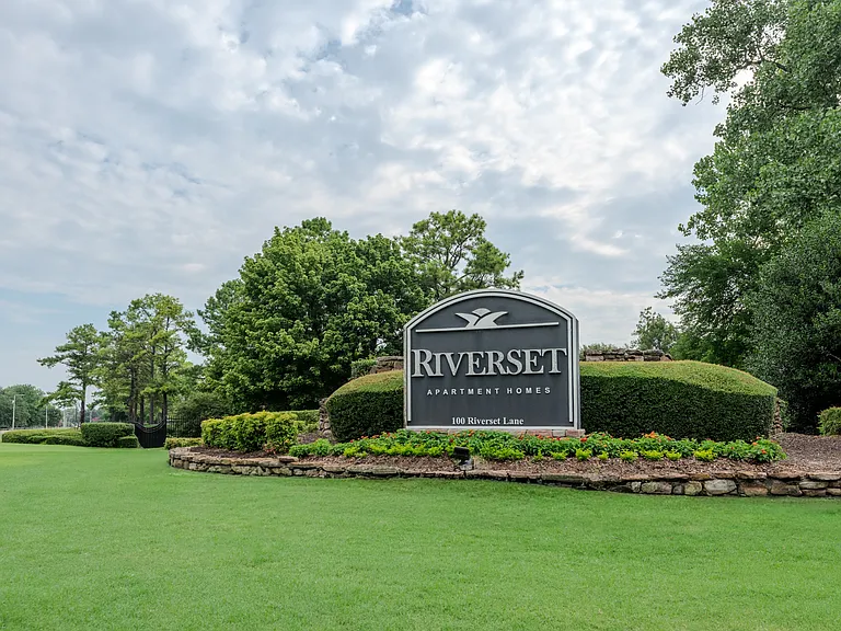 Riverset Apartments — Photo 2