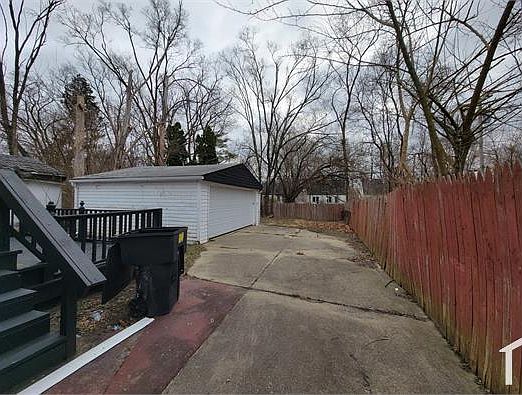 2nd image of 15896 Bramell St