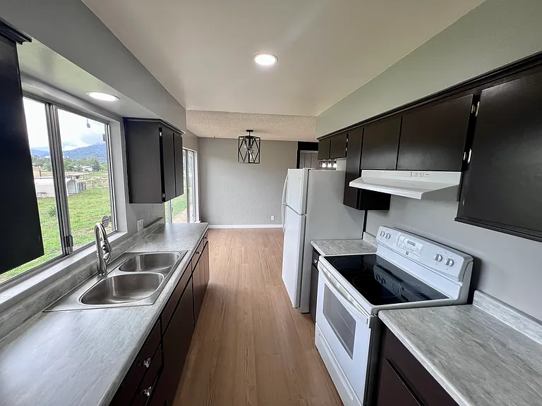 28562 Burrough Valley Rd — Photo 18