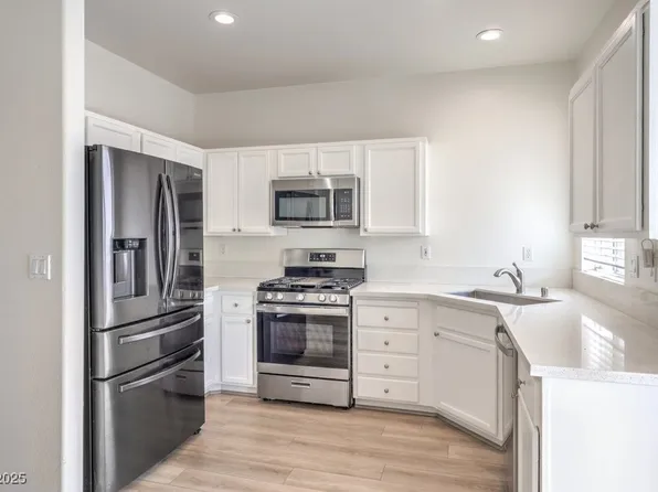 1077 Sweeping Vine Ave, Las Vegas, NV 89183
