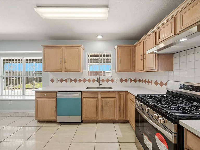 7027 Waveland Dr — Photo 15