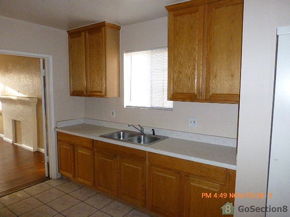 5th image of 2418 W Vernon Ave