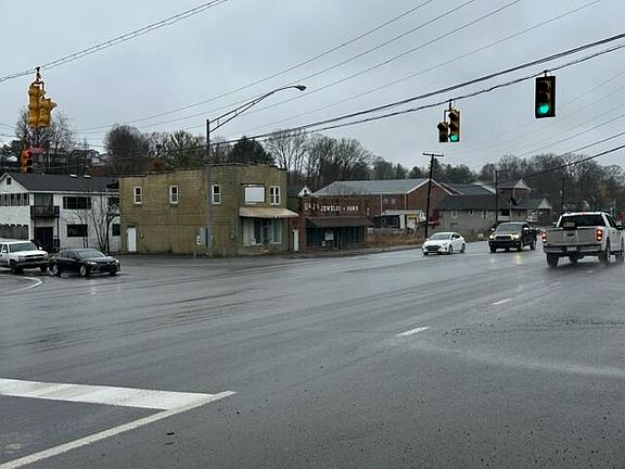 4th image of 1457 Robert C Byrd Dr