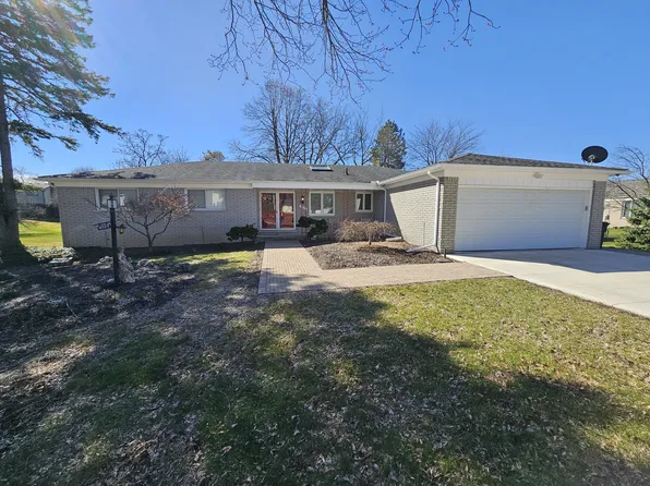 4927 Faircourt Dr, West Bloomfield, MI 48322