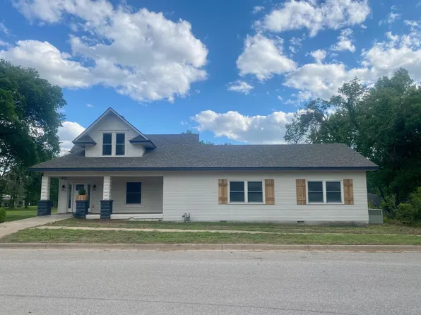221 W 2nd Ave #219, Belle Plaine, KS 67013
