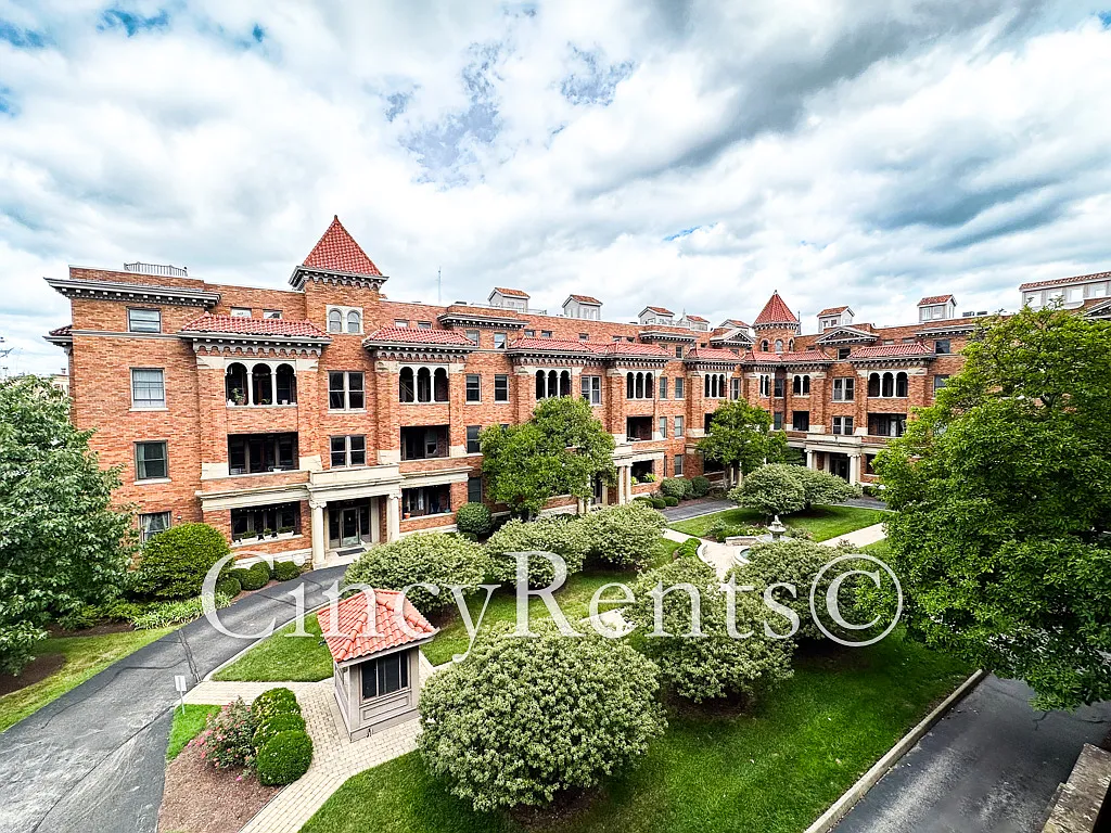 2 bed, 1270 sqft, $1,995 — Photo 2