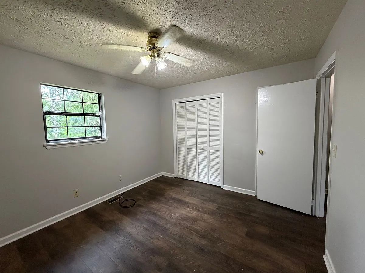 Building Photo - 7 & 10 N Crossridge Dr SE #28
