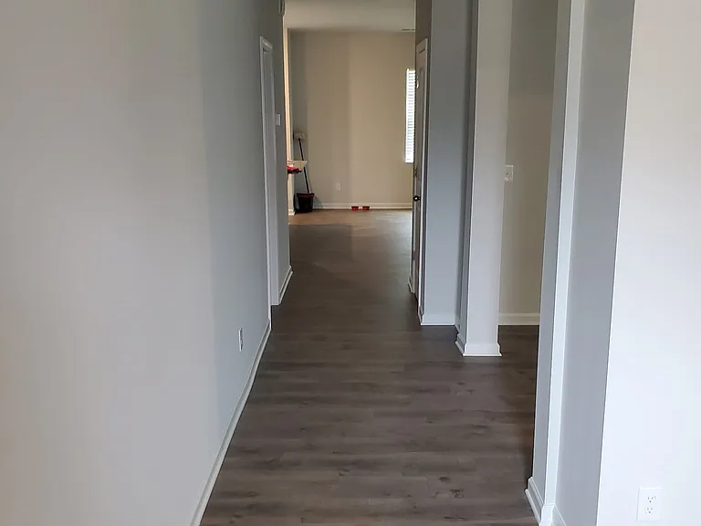 301 Royce Dr — Photo 5