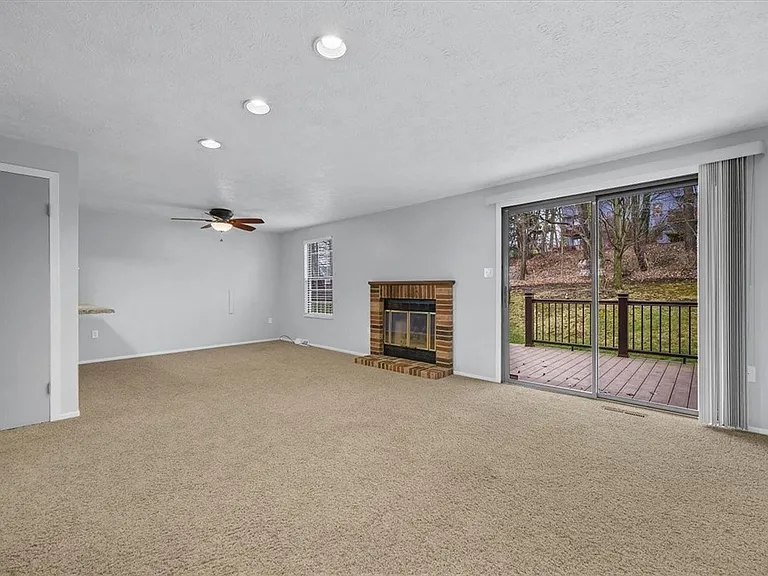 1101 Timberglen Dr — Photo 3
