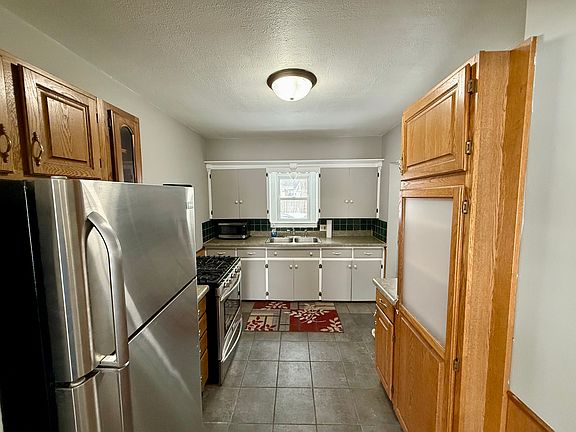 4th image of 339 W 14th St
