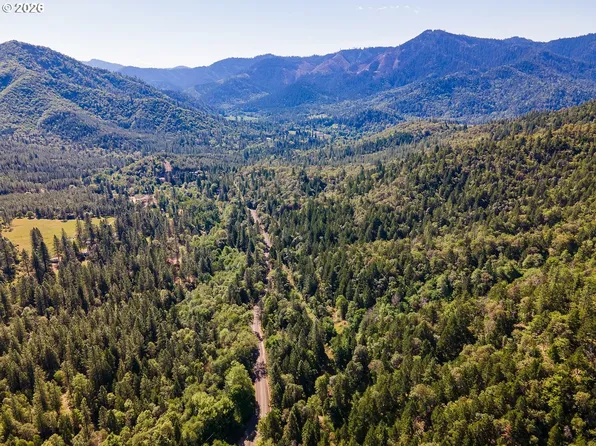 Sykes Cr Rd, Rogue River, OR 97537