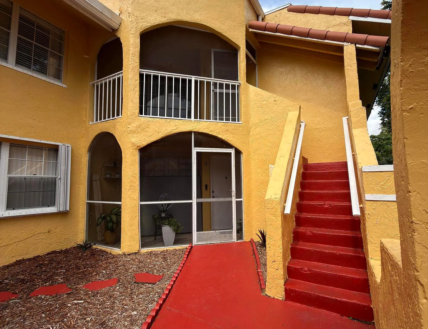 2 bed, 2.0 bath, 1000 sqft, $2,200 — Photo 2