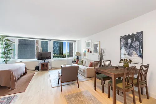 322 W 57th St Photo 1