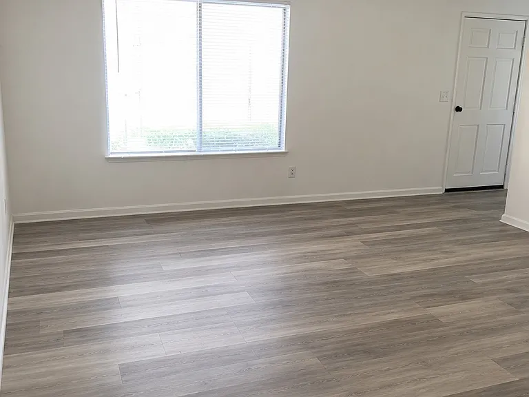 3485 Columbia Ave — Photo 2