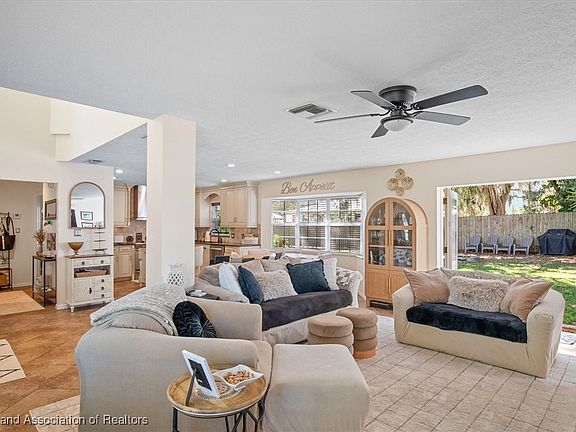 2nd image of 180 Huntley Oaks Blvd