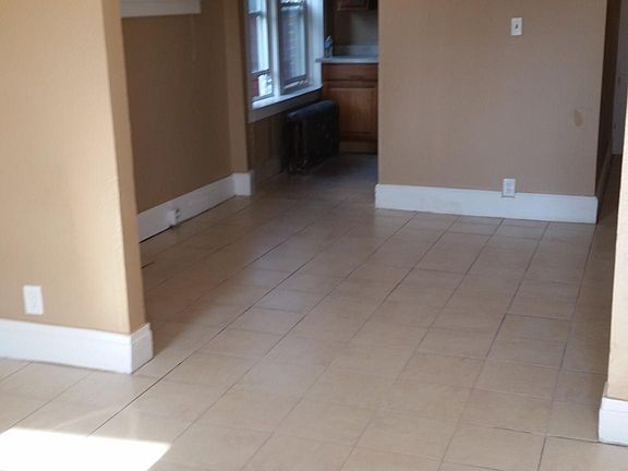 5th image of 549 16th St APT 5