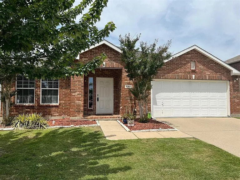 1202 Madison Dr — Photo 1