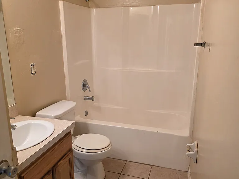 6139 W Lincoln St — Photo 3