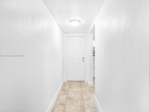 4th image of 6094 SW 41st St #17