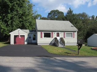 51 Robert St, Dracut, MA 01826