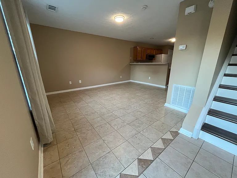 415 Dabney Dr — Photo 3