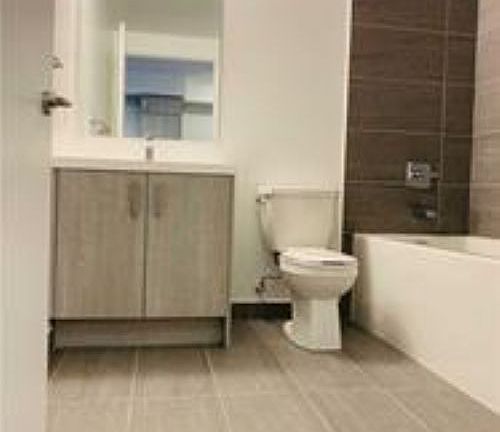 4th image of 77 Mutual St #811
