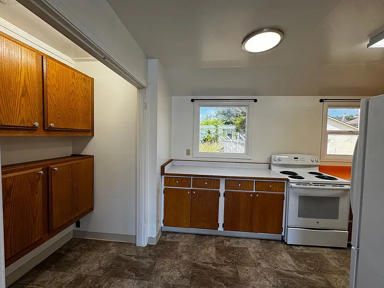 569 Main St — Photo 7