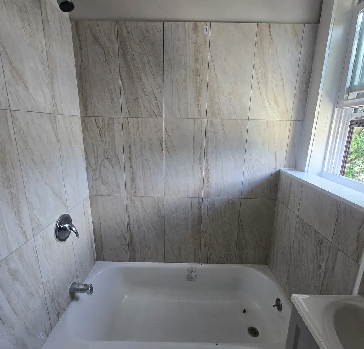 580 Lyons Ave — Photo 3