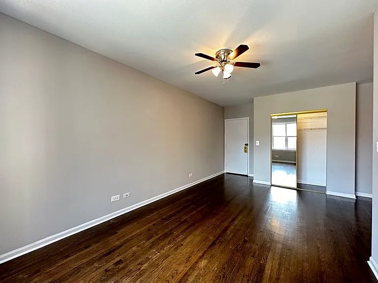 914 W Dakin St #512 — Photo 13