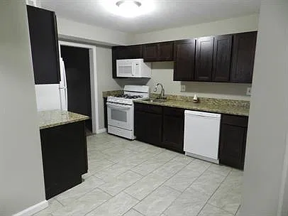 4 bed, 1200 sqft, $1,850 — Photo 2