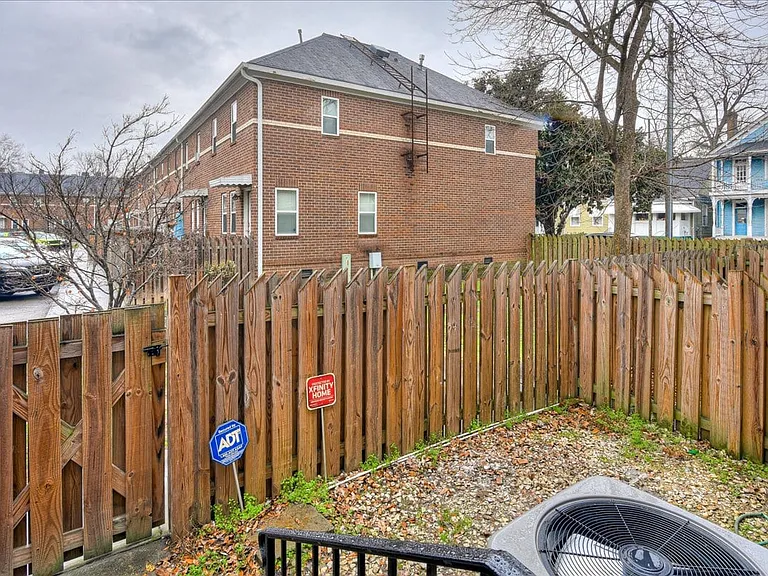 305 Telfair St — Photo 25