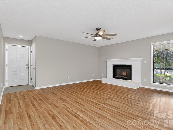 5th image of 5862 Harris Grove Ln