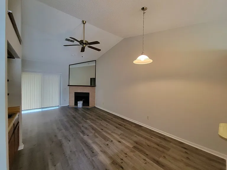 1337 Delaware Pl #B — Photo 3