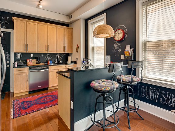 5th image of 831 N Damen Ave APT 2W