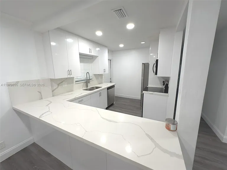 1403 Adams St — Photo 15