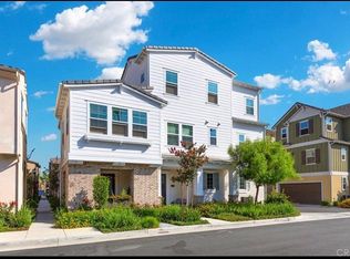 527 W Tribella Ct, Santa Ana, CA 92703