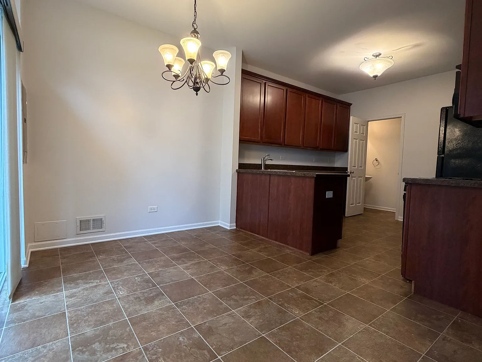 3 bed, 1.5 bath, 1484 sqft, $2,500 — Photo 4