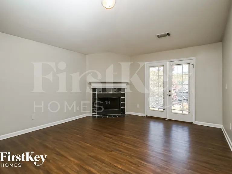 160 Lakeview Trl — Photo 3