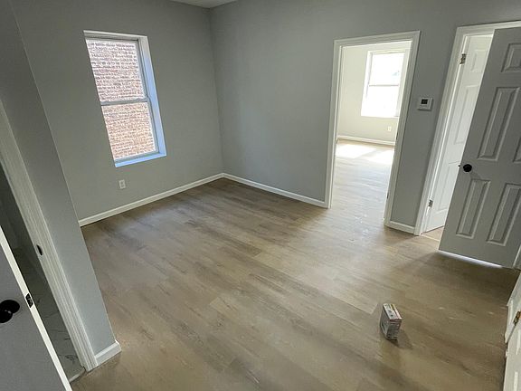 4th image of 387 Avon Ave #3